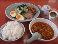 「ラー油香るピリ辛つけそば半ライスセット880円＋メンマ」@ラーメン山岡家 佐野店の写真