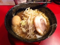 「ラーメン小（麺少なめ、ニンニク、カラメ）」@麺や 唯桜の写真