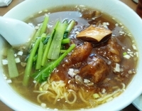 「牛腩湯麺（牛バラ肉そば）」@馨香園の写真