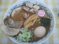 「中華そば 半肉盛り 味玉」@次念序の写真