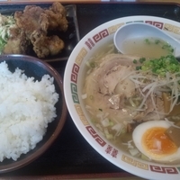 「Ｂセット（唐揚げ、半ライス、ラーメン）（塩））７８０円」@揚子江の写真