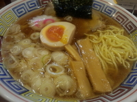 「醤油らーめん＋半味玉」@中華そば とびねこの写真