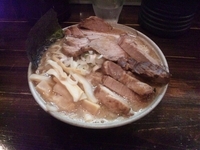 「京介ラーメン＋大盛＋細切り豚肉」@つけめん屋 赤羽京介の写真