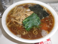 「青島ラーメン・大盛（７５０円）ほうれん草＋メンマ（１００円）」@青島食堂 秋葉原店の写真