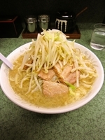 「豚入りラーメン(850円)」@ラーメン二郎 新宿小滝橋通り店の写真