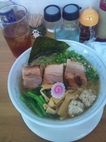 「黄金ラーメン＋チャーシュー」@MENYA 食い味の道有楽の写真