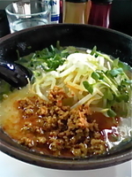 「旨辛豚骨ラーメン￥750」@麺屋 どげんかの写真