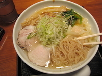 「極海老塩ワンタンらぁめん　850円」@柏拉麺房 やまくじらの写真