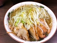 「小豚(750円）＋ヤサイ」@ラーメン二郎 横浜関内店の写真