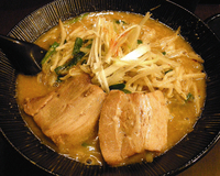 「みそらぁめん￥700+半ライス（サービス）」@麺処くるりの写真