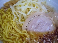 「豚醤背脂らーめん・大（600円）＋生ビール（400円）」@屋台とんこつらーめん めん吉 柏駅店の写真