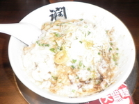 「油そば（８００円）玉ネギ多目・鬼脂」@らーめん潤 蒲田店の写真