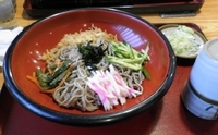 「冷やしたぬき蕎麦」@たまおかそば店の写真