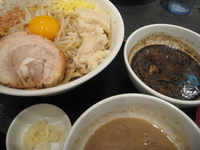 「まぜつけ（中 チーズ・アブラ（背脂））」@ジャンクガレッジ 東京ラーメンストリートの写真