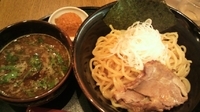 「つけそば（750円）＋ﾁｬｰｼｭｰ１枚＋辛味噌（各100円）」@つけめん 誉 大宮店の写真