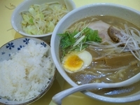 「豚骨魚貝ﾗｰﾒﾝ+ﾗｲｽ￥５００」@麺屋 かめだの写真