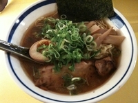 「醤油2番（豚骨・鶏）中太麺（￥700）」@らーめん研究所の写真