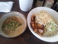 「【7月限定】カレーつけ麺（中盛）￥800＋半ライス￥100」@伝家 志木店の写真