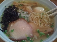 「比内地鶏とサンマ煮干の塩ラーメン（限定）750円」@はりけんラーメンの写真