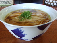 「醤油らぁ麺」@飯田商店 湯河原本店の写真