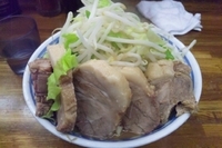 「小豚入りラーメン」@ラーメン二郎 新小金井街道店の写真