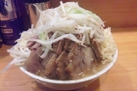 「小豚入りラーメン」@ラーメン二郎 八王子野猿街道店2の写真