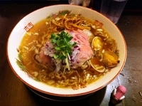 「旨味正油らーめん（肉そば） 中太ちぢれ麺」@麬にかけろ 中崎壱丁 中崎商店會1-6-18号ラーメンの写真