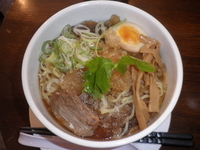 「山形水ラーメン（８００円）大盛（１００円）」@Pour cafeの写真