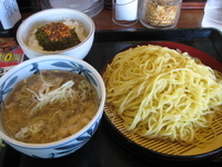 「肉つけ麺(1.5玉＋サービス大盛り)680円＋ねばラー丼120円」@伝丸 新百合ケ丘店の写真