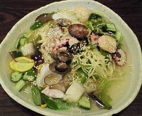 「海鮮と彩り野菜の塩ダレ冷し麺　１３６５円」@源烹輪 麺篠居士の写真
