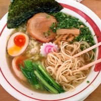 「煮干し拉麺（塩）+味玉【７／１６～１８限定】」@MENYA 食い味の道有楽の写真