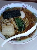 「ラーメン（醤油）３５０円＋餃子３００円」@珉珉の写真