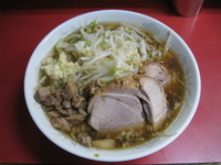 「小ラーメン（麺少なめ、ニンニク）：７００円」@ラーメン二郎 上野毛店の写真