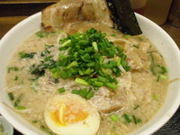 「豚骨醤油ラーメン（650円）」@丸直の写真
