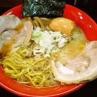 「牛骨醤油ラーメン（背脂コッテリ）　＋　味玉」@一条流がんこ総本家分家四谷荒木町の写真