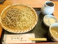 「黒挽き十割蕎麦と十割蕎麦の合い盛り（８４０円）」@そば処 椿野の写真