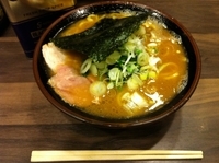 「らーめん（味濃いめ、麺かため）」@神田ラーメン わいず 神田本店の写真