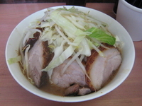 「ラーメン（ニンニクマシ）＋豚増し 700+150=850円」@魔人豚の写真