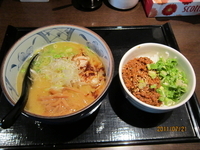 「昼限定(濃厚鶏そば+肉味噌ご飯)850円+替玉100円」@ブラウンの写真