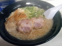 「博多ラーメン５００円+替え玉１５０円」@長崎ちゃんぽん丸福の写真