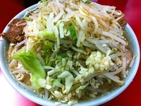 「小豚ラーメン(750円）＋ヤサイ・ニンニク」@ラーメン二郎 中山駅前店の写真