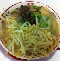 「「久留米の龍」もやしとんこつラーメン（￥630）」@虎と龍 高槻店の写真