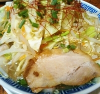 「塩ラーメン700円中盛サービス」@明心角ふじの写真