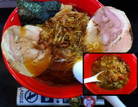 「牛骨スープの醤油焦がしネギ乗せラーメン+ポークカレー」@一条流がんこ総本家分家四谷荒木町の写真