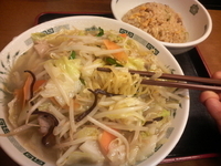 「野菜たっぷりタンメン（＋半チャーハンのセット）」@日高屋 赤羽東口店の写真