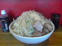 「ラーメン大盛（少なめ）」@ラーメン髭の写真