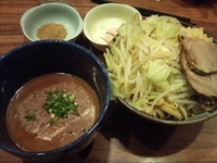 「つけ麺（中盛）＋節券＋温玉　野菜大盛ニンニク」@ラーメン燈郎の写真