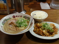 「豚キムチ定食（こってり中華そば）980円」@天下一品 五反田店の写真