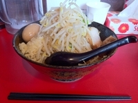 「らーめん小（ヤサイちょいましの半分、ニンニク、カラメ）」@麺や 唯桜の写真