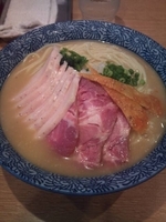 「冷やし鶏白湯麺（大盛）＋ミックスチャーシュー」@麺屋 一燈の写真